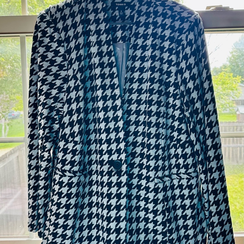 Torrid Black and Grey Houndstooth Blazer